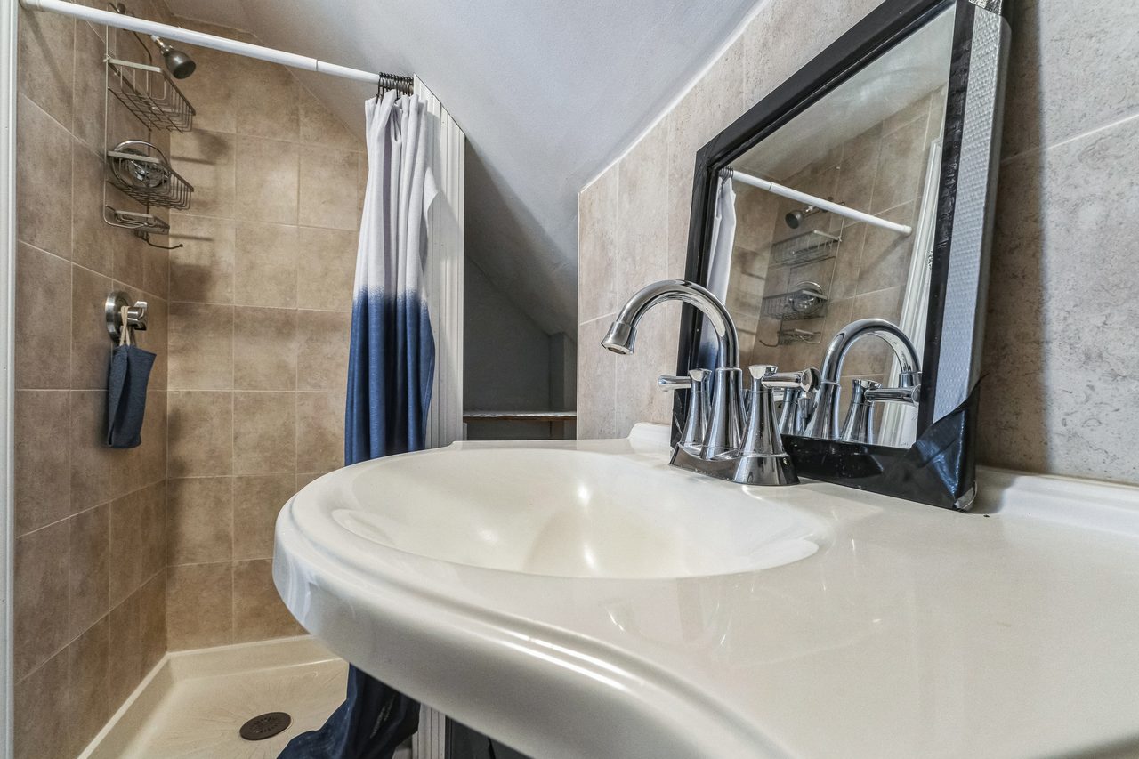 #1806: Somerville - Queen Bedroom D - #1806: Somerville - Gallery - 7