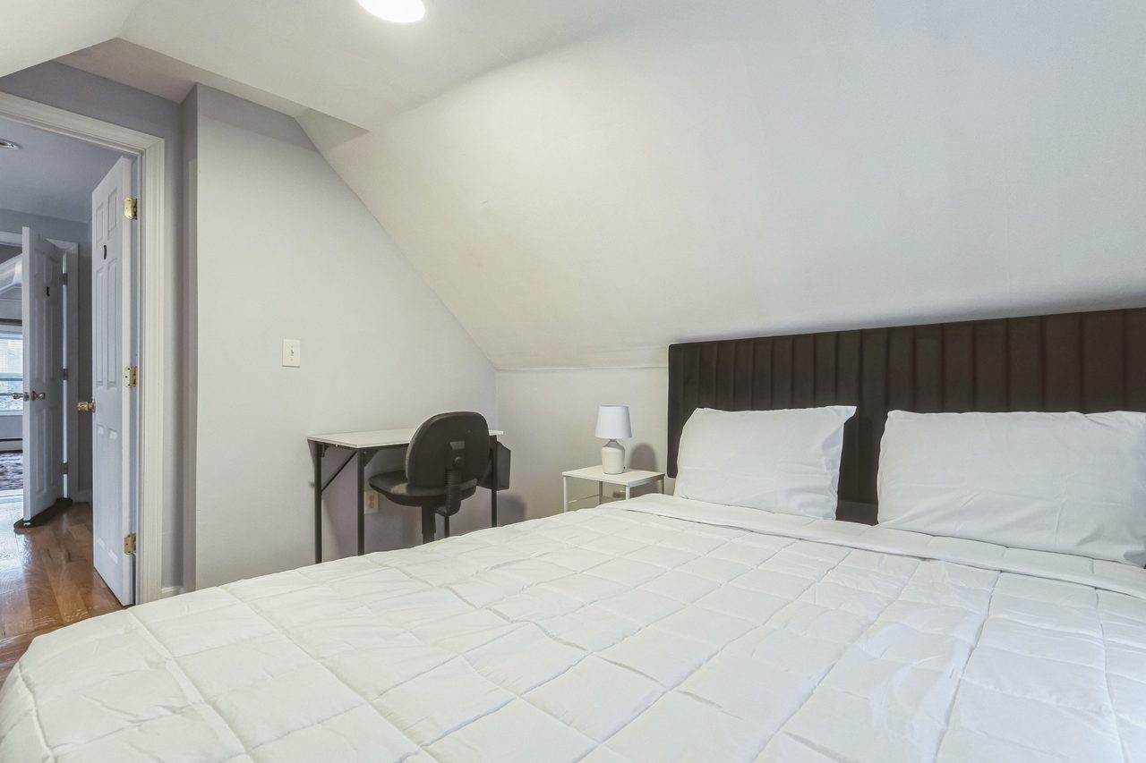 #1806: Somerville - Queen Bedroom D - #1806: Somerville - Gallery - 2