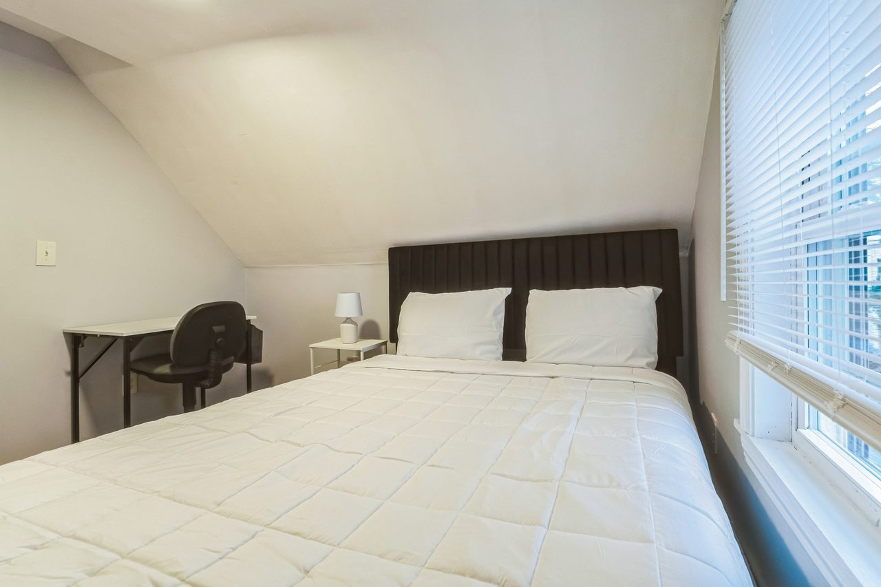 #1806: Somerville - Queen Bedroom D - #1806: Somerville - Gallery - 1