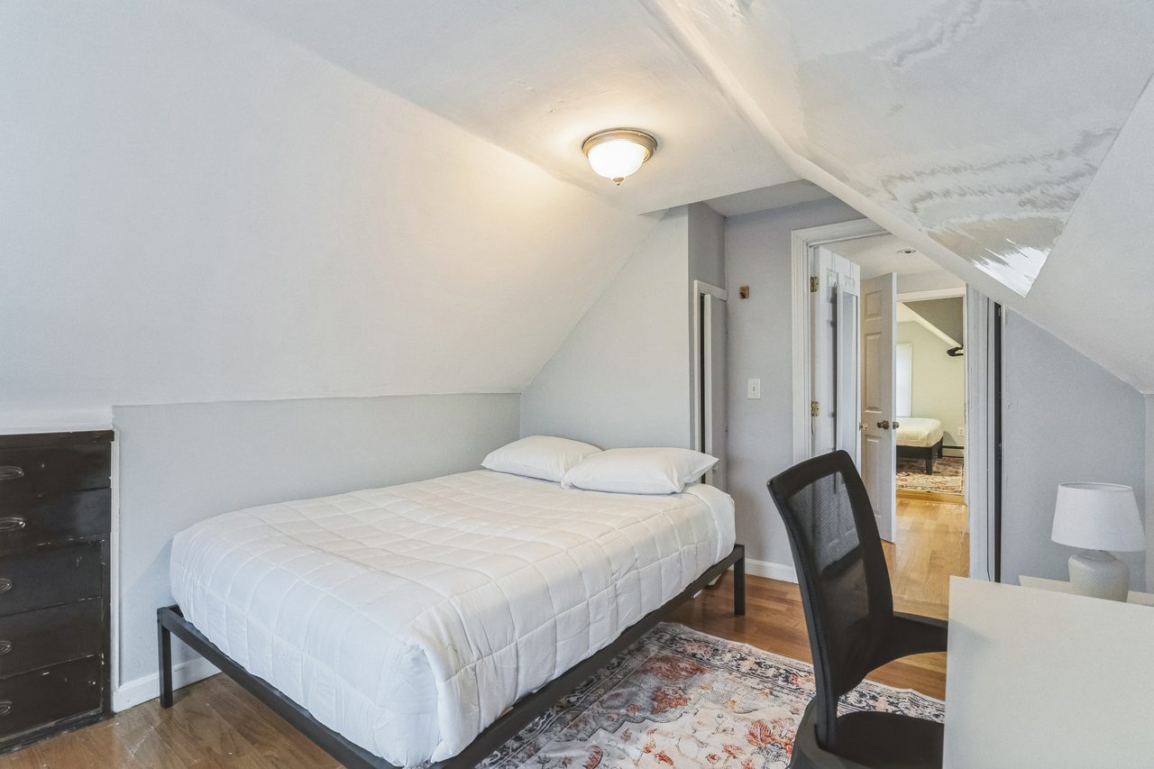 #1806: Somerville - Queen Bedroom E - #1806: Somerville - Gallery - 2