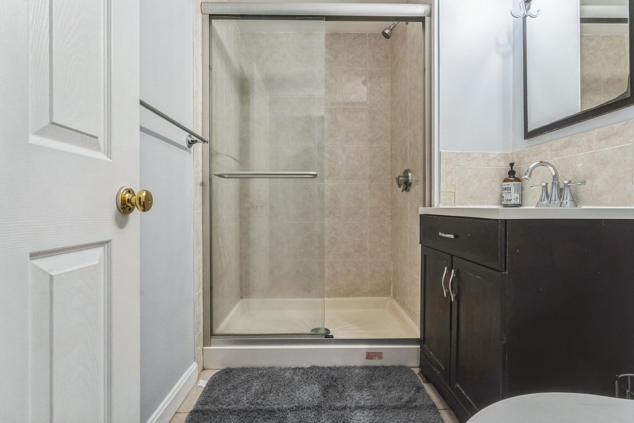 #1806: Somerville - Queen Bedroom A - #1806: Somerville - Gallery - 9