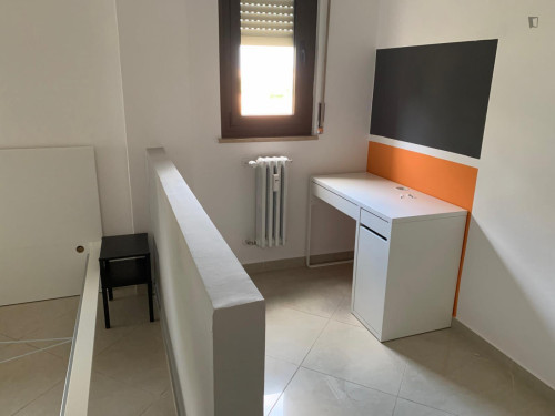 Inviting single bedroom in the centre of Verona