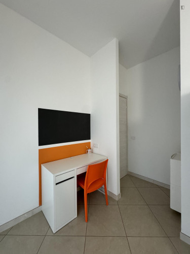 Neat single bedroom in the heart of Verona