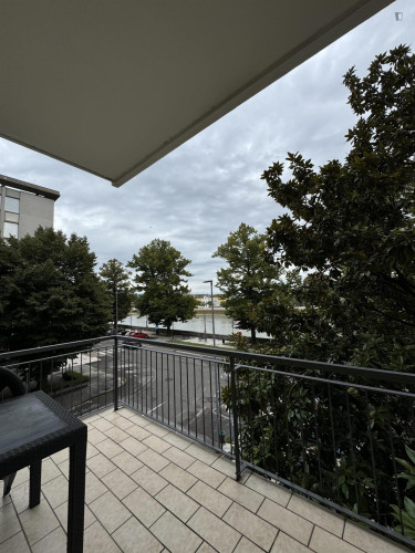 Neat single bedroom in the heart of Verona