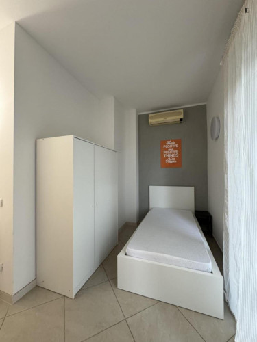 Neat single bedroom in the heart of Verona