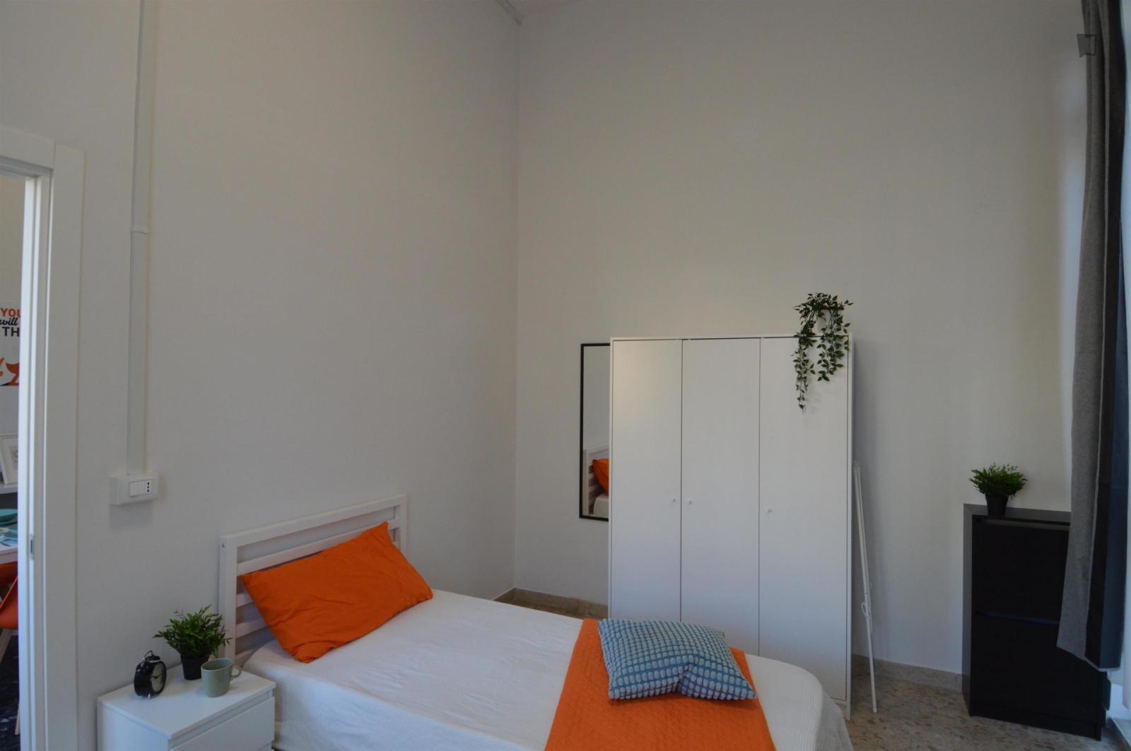  Great Single Bedroom In Shared Flat In The Vicinity Of The Università Degli Studi Di Modena E Reggio  -  Great single bedroom in shared flat in the vicinity of the Università degli Studi di Modena e Reggio Emilia  - Gallery -  1