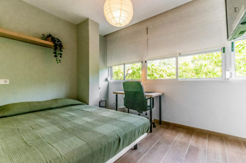 Cozy single bedroom
