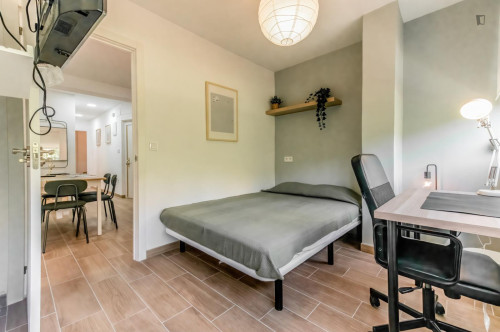 Cozy single bedroom - Gallery - 3