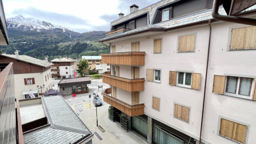 Cosy 1-bedroom flat with a mountain view in well-connected location