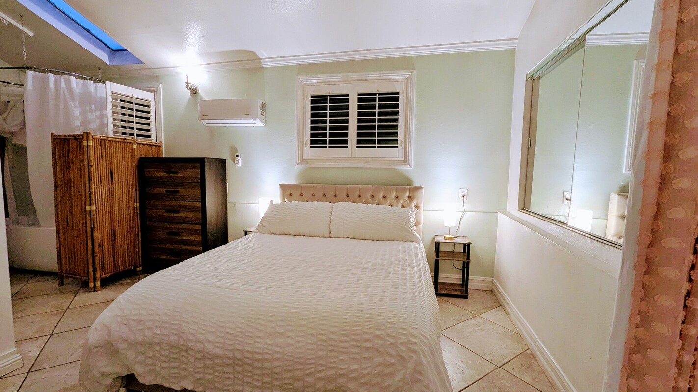  Bedroom (Full Room)  -  Hillside Bungalow + Patio & Parking  - Gallery -  1