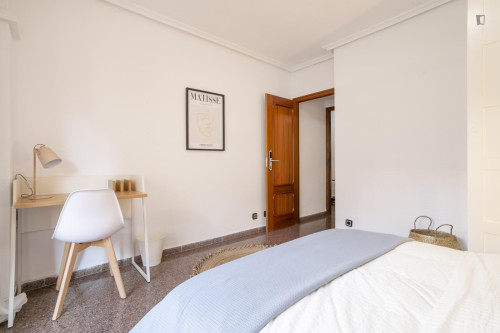 Bedroom for rent in San Vicente 40, Alicante