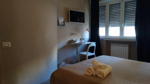 Double ensuite bedroom in Quartiere Umbertino