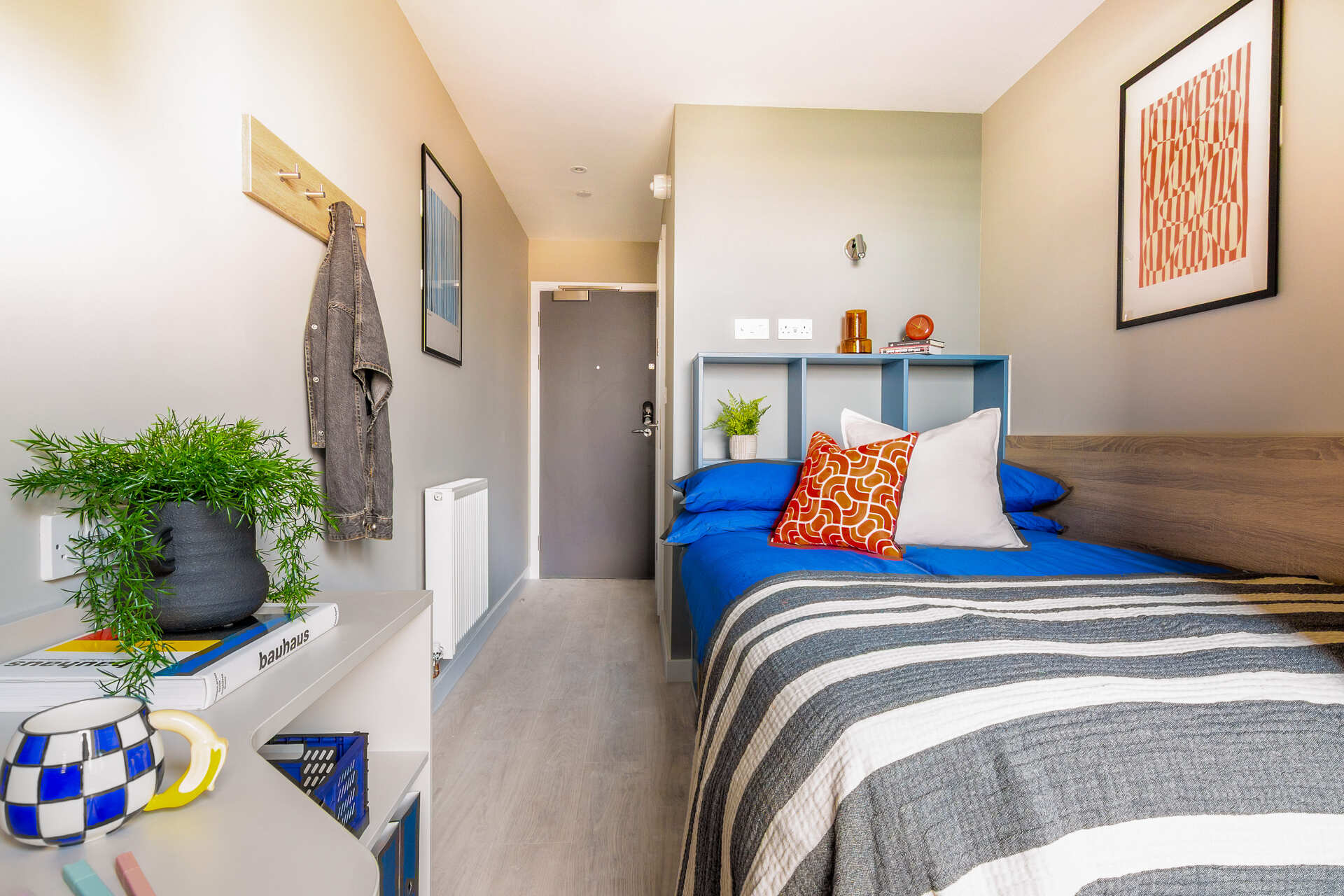 Premium 7 Bed En Suite - Ironworks House - Gallery - 1