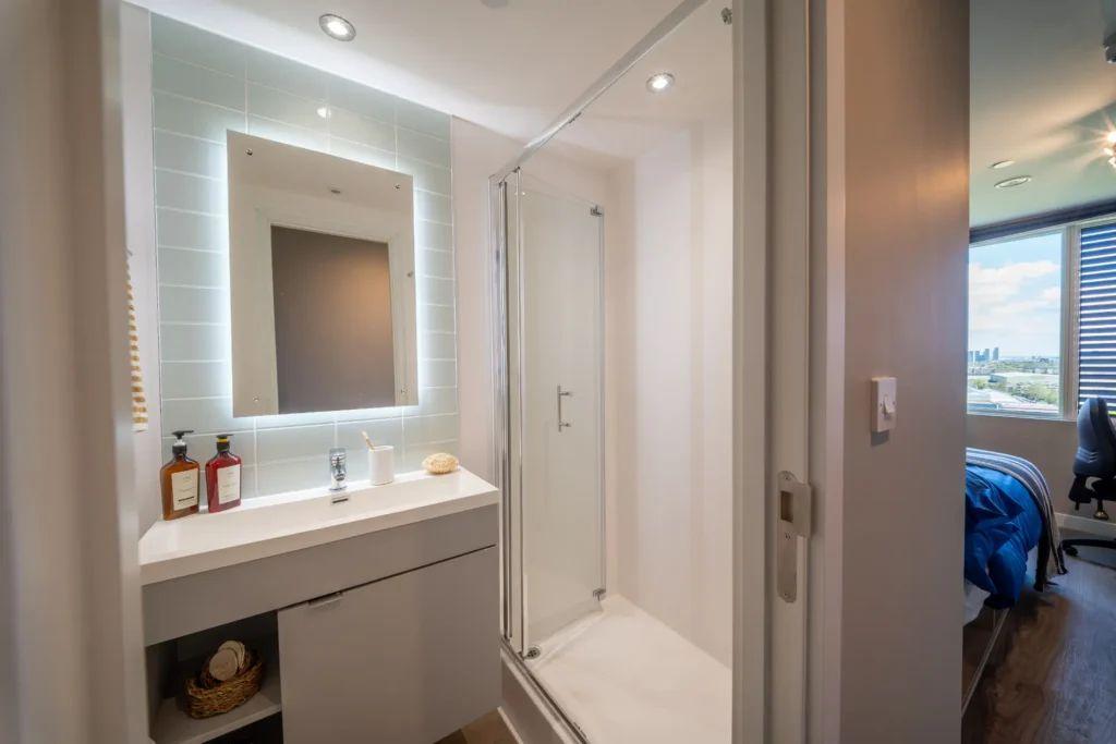 Standard 6 Bed En Suite - 38