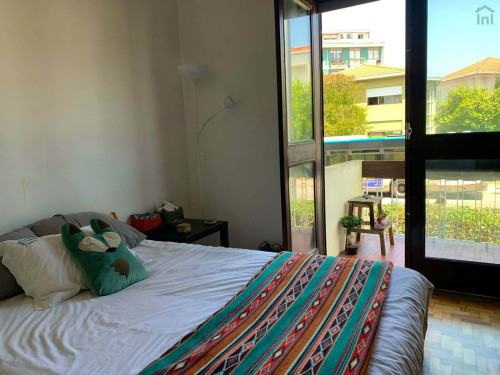 Room in a 6-bedroom apartment in Rua de Francisco Sanches, Porto