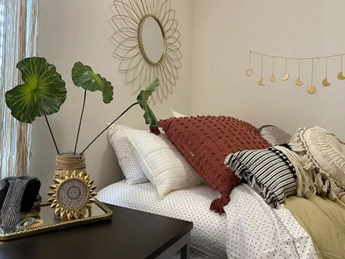 University House Fullerton - Gallery - 18