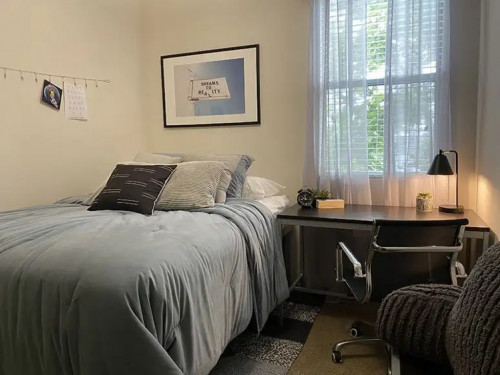 University House Fullerton - Rooms