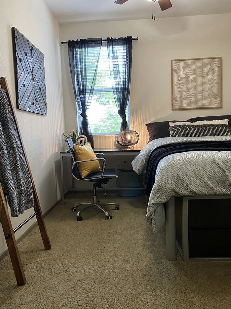 University House Fullerton - Gallery - 26