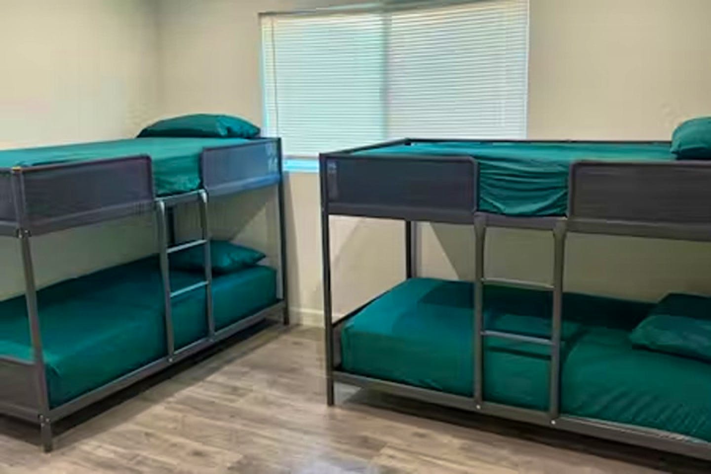  Bed In A 1-Bed Males Only Room  -  N Edgemont Home  - Gallery -  24