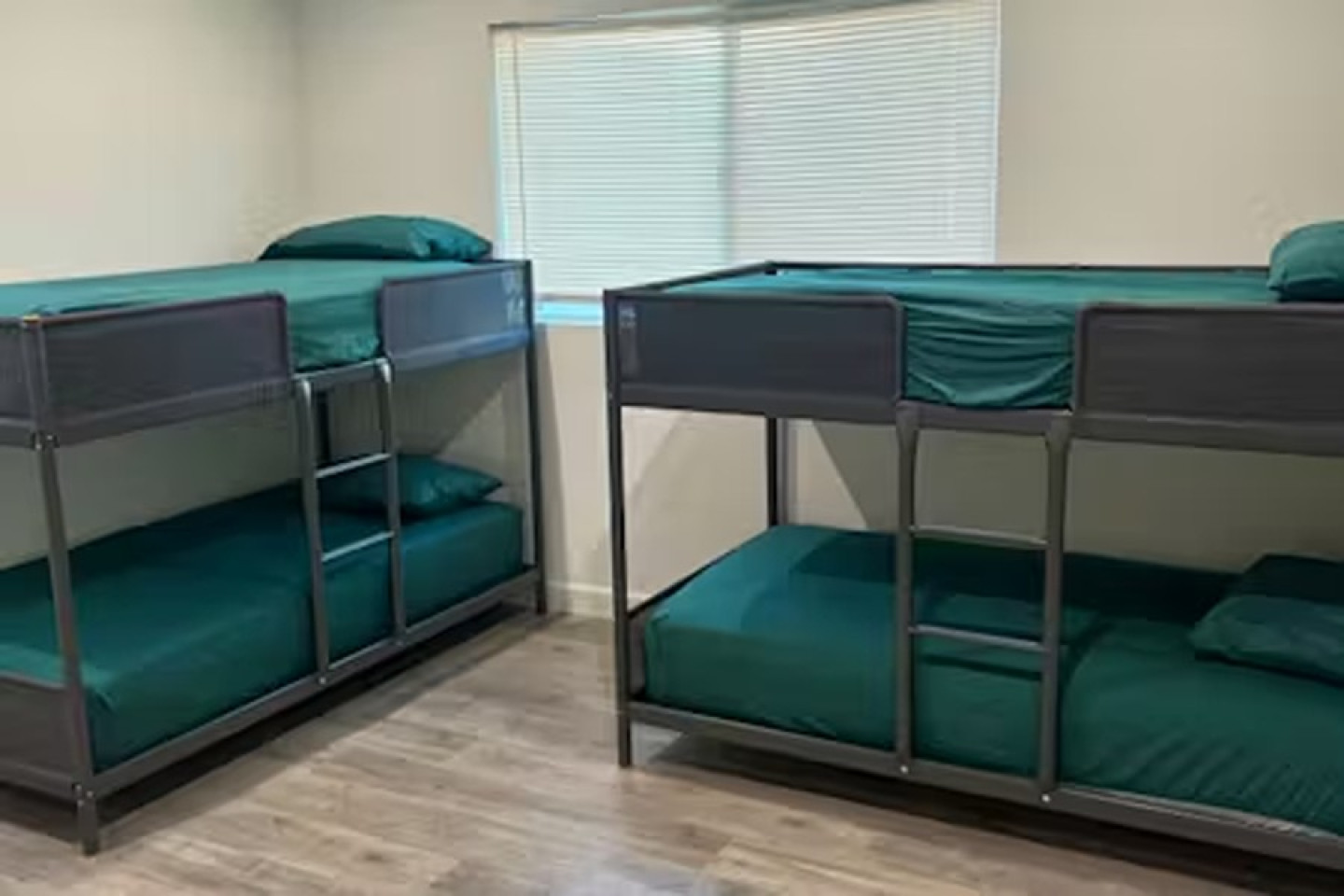  Bed In A 1-Bed Males Only Room  -  N Edgemont Home  - Gallery -  16