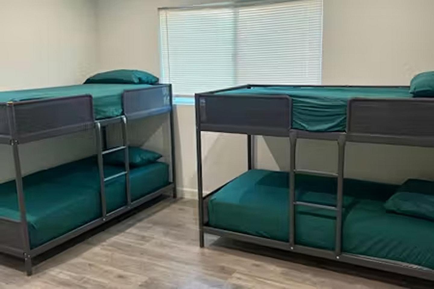  Bed In A 1-Bed Males Only Room  -  N Edgemont Home  - Gallery -  13
