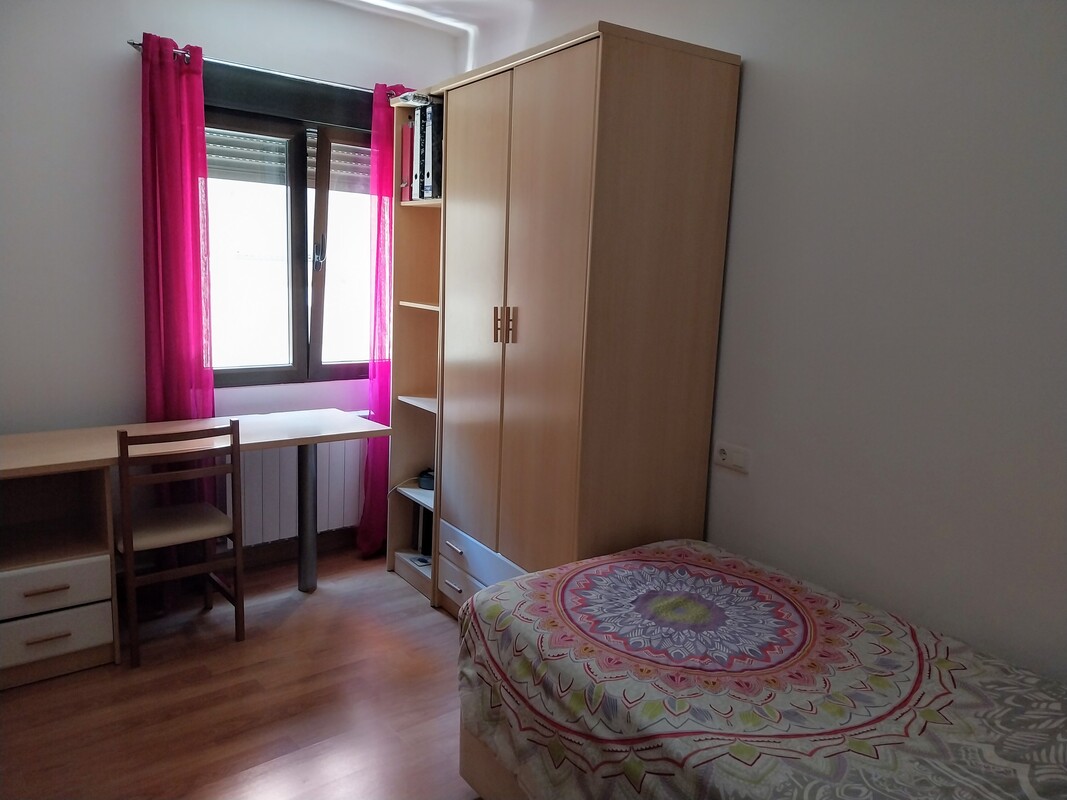  1(Full Room)  -  Muy buena situación.   - Gallery -  1