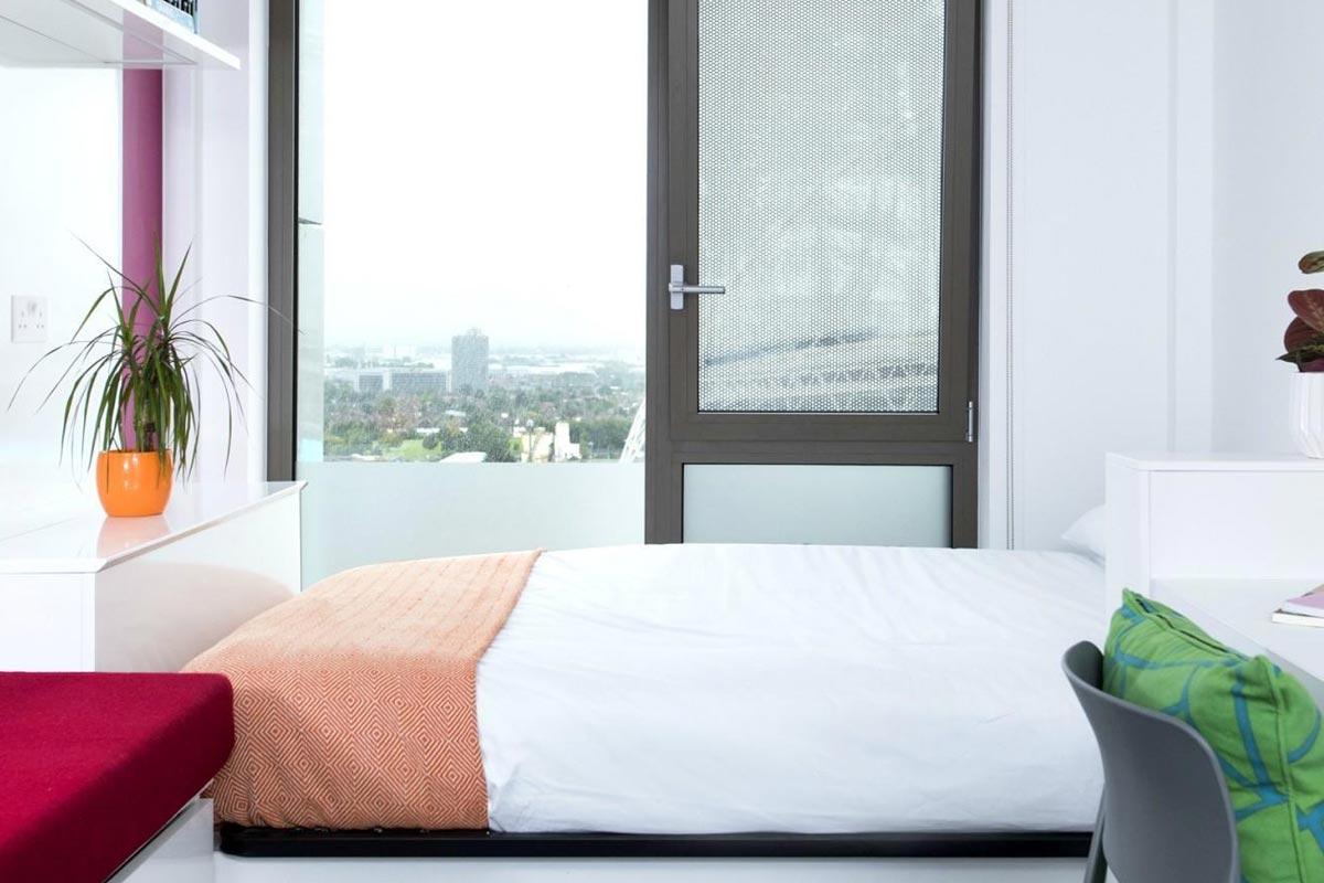 Medium King Ensuite Room - Dublin Residence - Flexible Tenancies - Gallery - 1