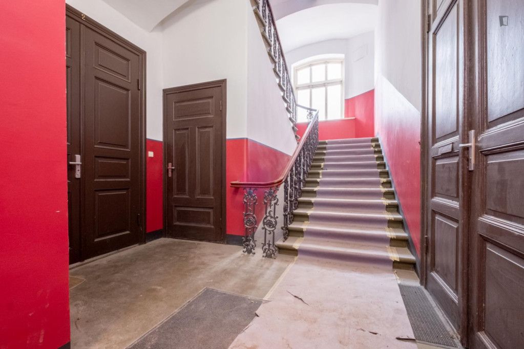 Sunny double bedroom in the Central District