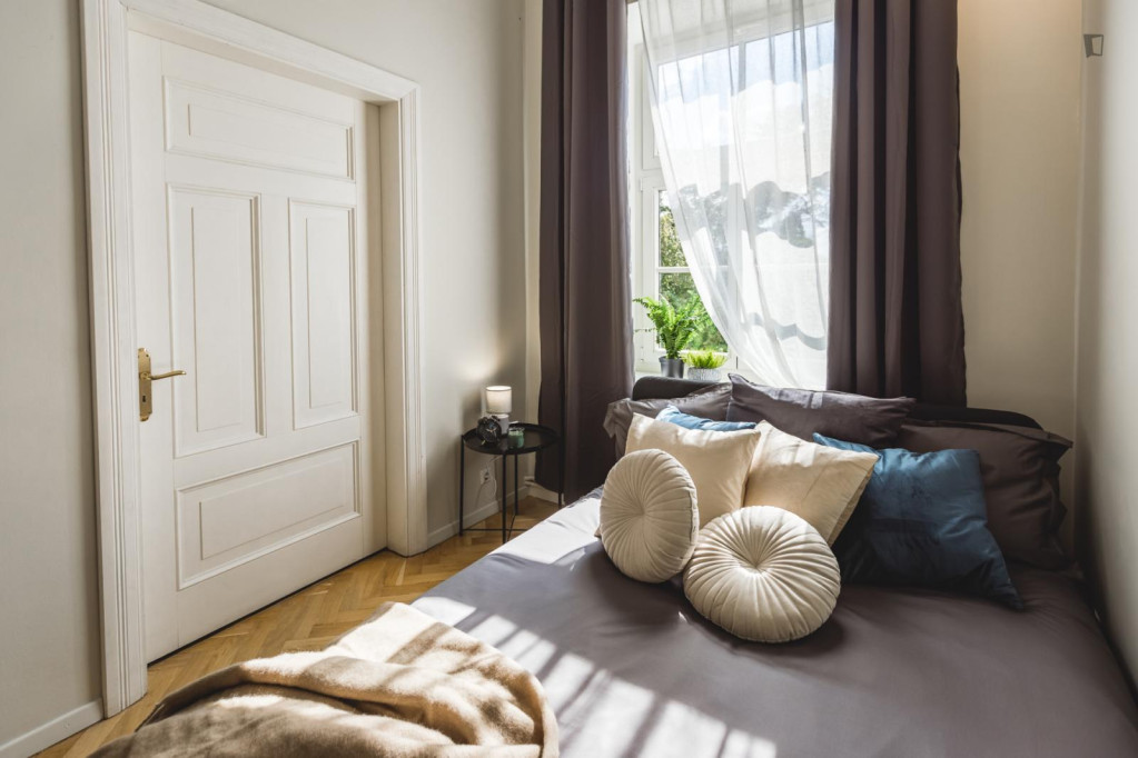 Bright single bedroom in the central district close to the University of Latvia