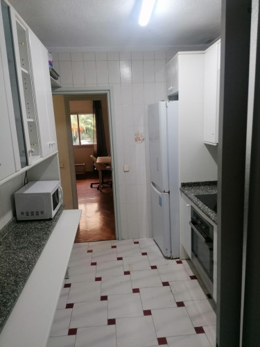 Warm double bedroom in the Infante Juan Manuel neighbourhood - Gallery - 5
