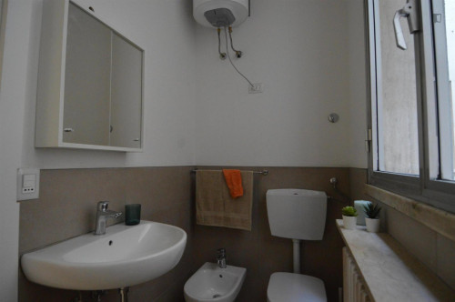Cosy single bedroom in shared flat near the Reggio Emilia railway station  - Gallery -  5