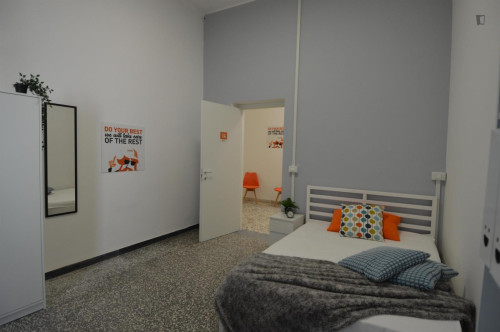 Welcoming double bedroom in Parco del Popolo