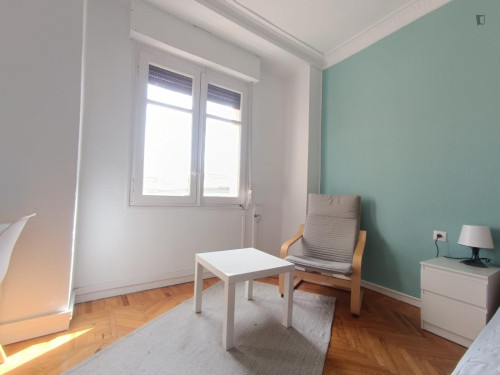Bright double bedroom in shared flat in the vicinity of the Universidad Navarra
