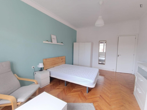 Bright double bedroom in shared flat in the vicinity of the Universidad Navarra