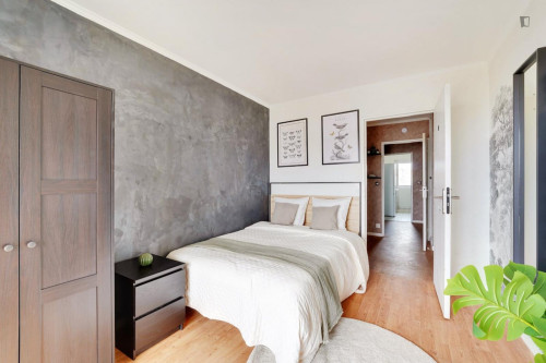 Move into this 12 m² room - BBC03