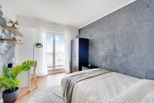 Move into this 12 m² room - BBC03