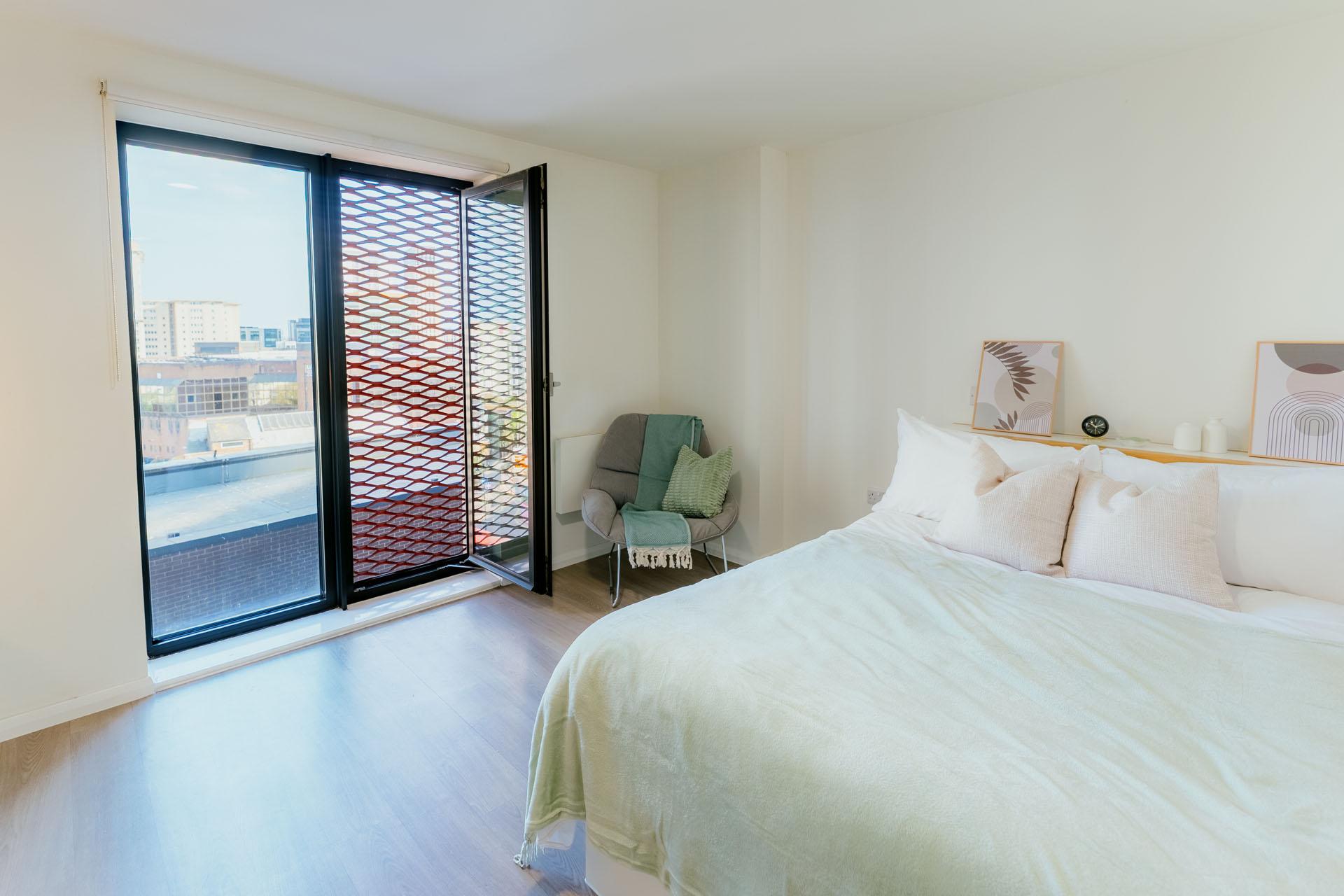  Gold Plus Studio (Cardiff Bay South View)  -  Bridge Street Exchange  - Gallery -  1