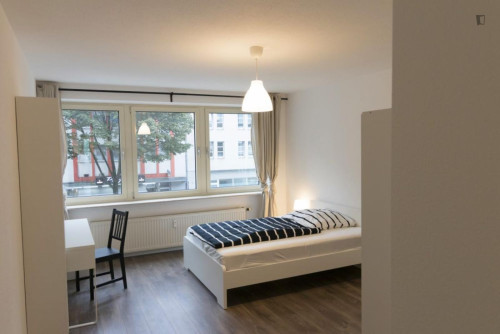 Admirable single bedroom in Stadtbezirk 1