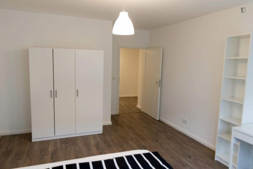 Admirable single bedroom in Stadtbezirk 1
