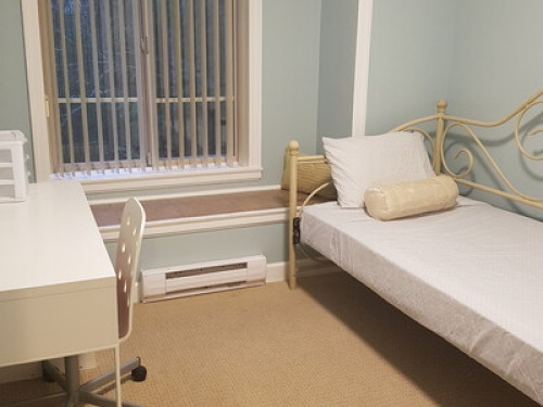 cozy-bedroom-females-preferred-surrey-148675220520241226045526AM