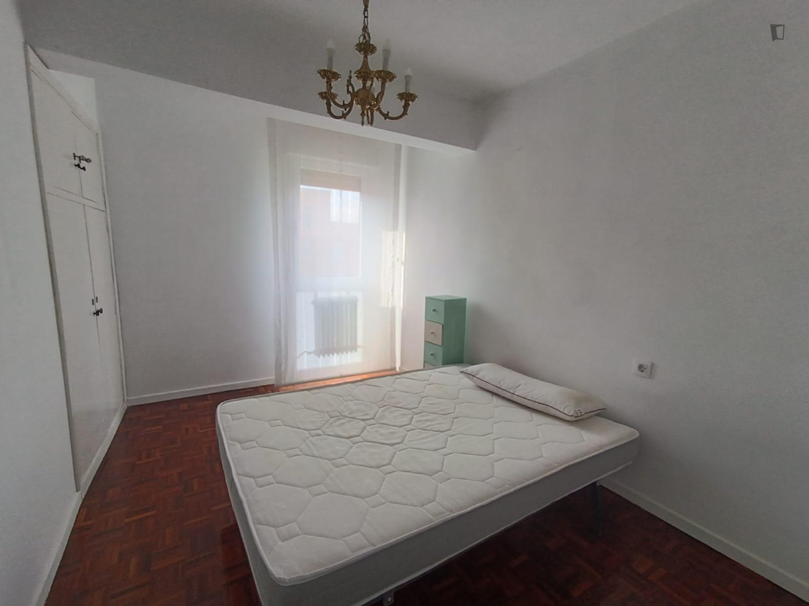 Cosy Single Bedroom In A Shared Flat In Ermitagaña-Mendebaldea - 1