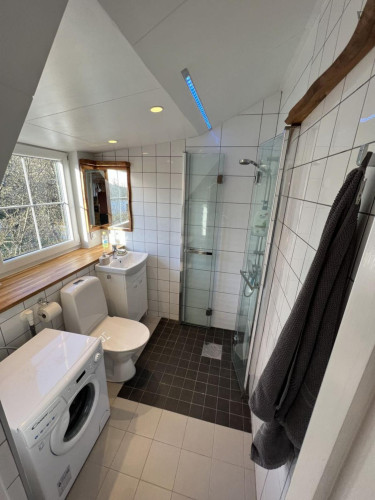 Single bedroom in 2-bedroom apartment