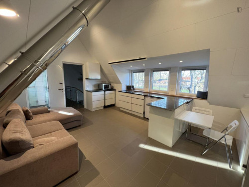 Single bedroom in 2-bedroom apartment