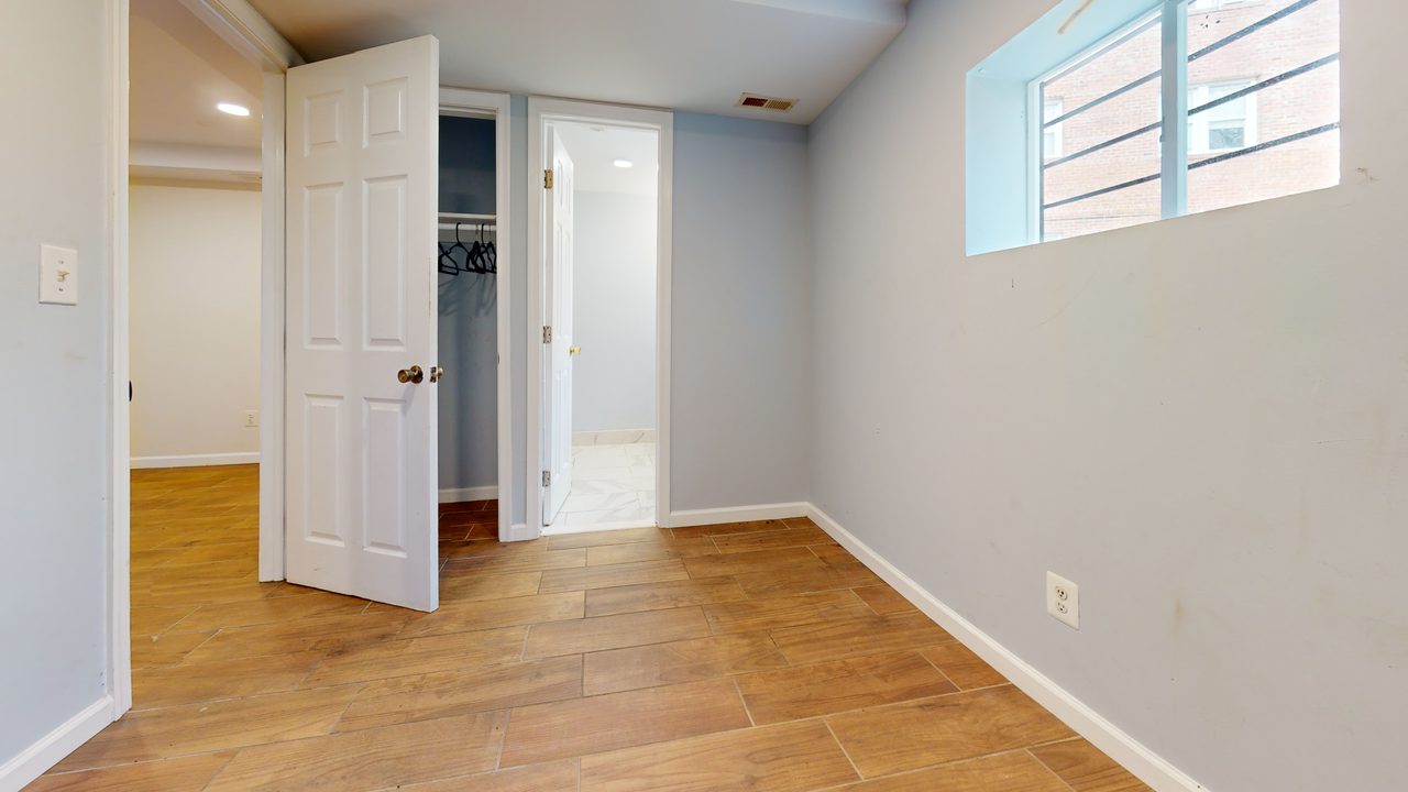 #1811: Dupont Park - Queen Bedroom G W/Private Bath - 3