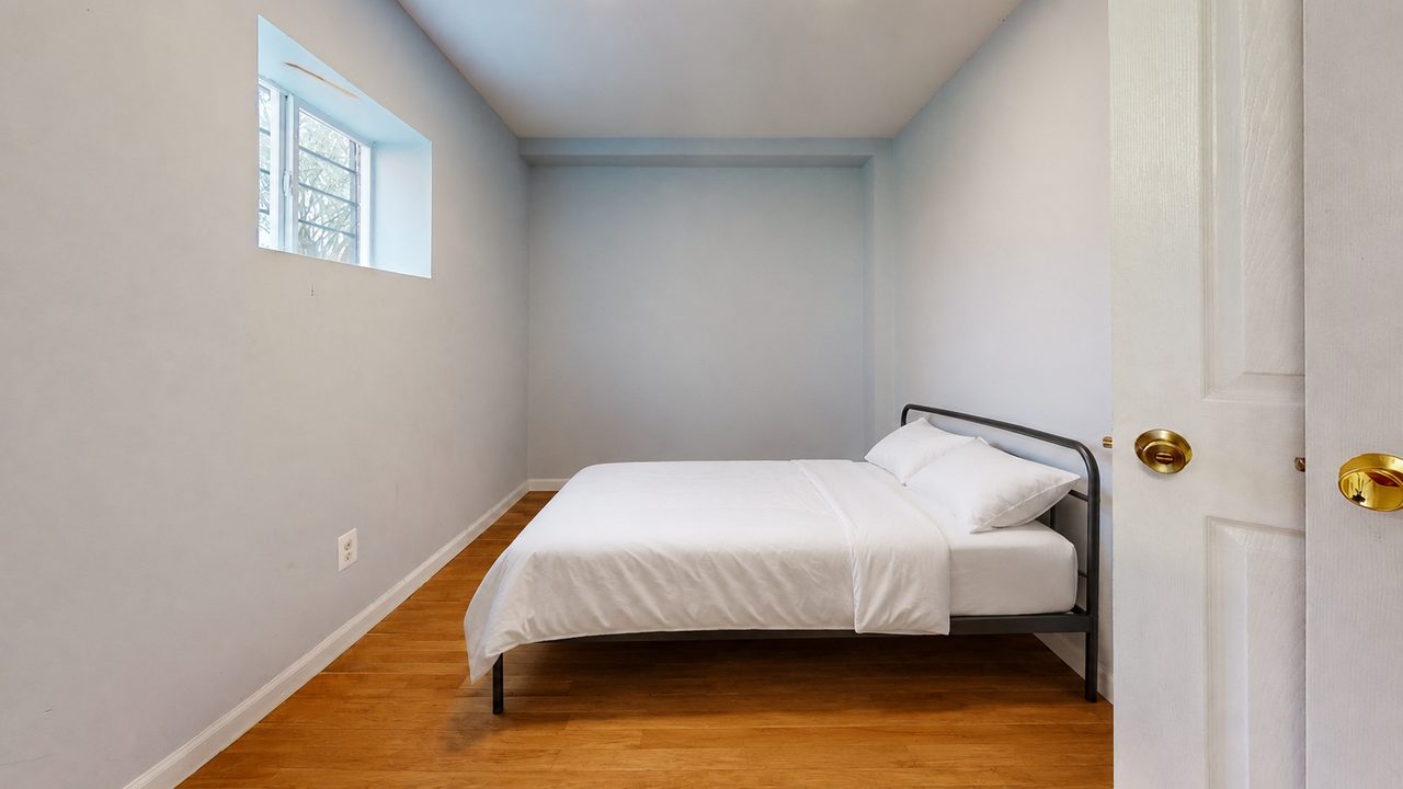 #1811: Dupont Park - Queen Bedroom G W/Private Bath - 20