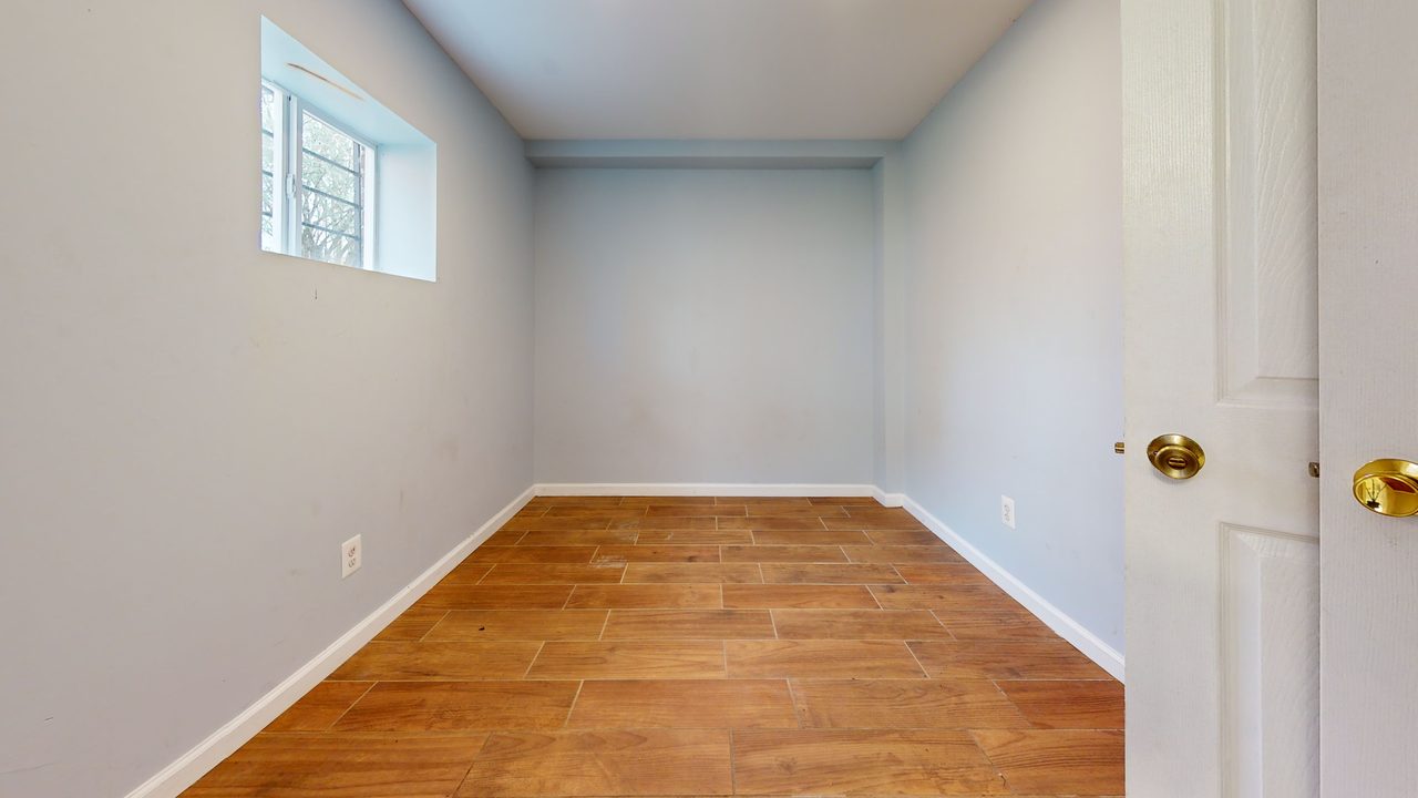 #1811: Dupont Park - Queen Bedroom G W/Private Bath - 2