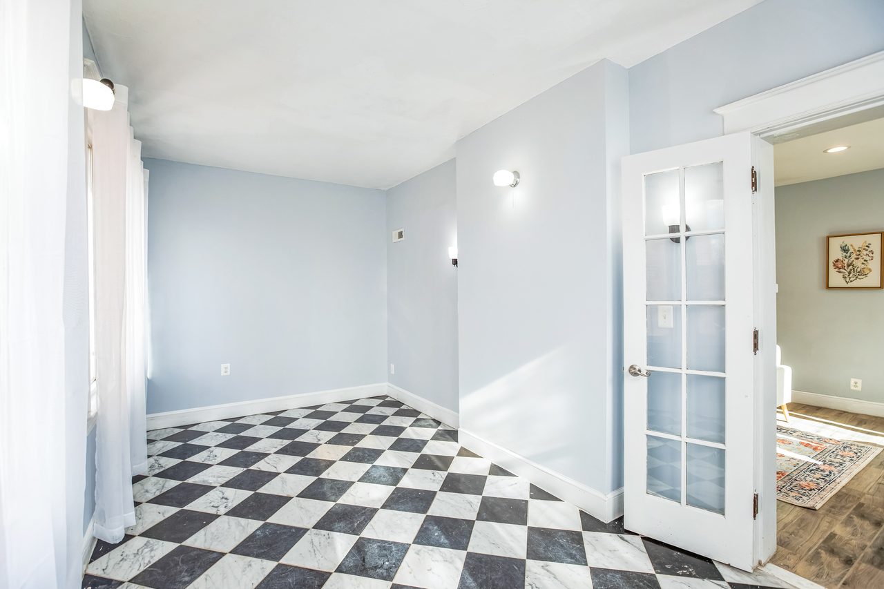 #1811: Dupont Park - Queen Bedroom C - 3