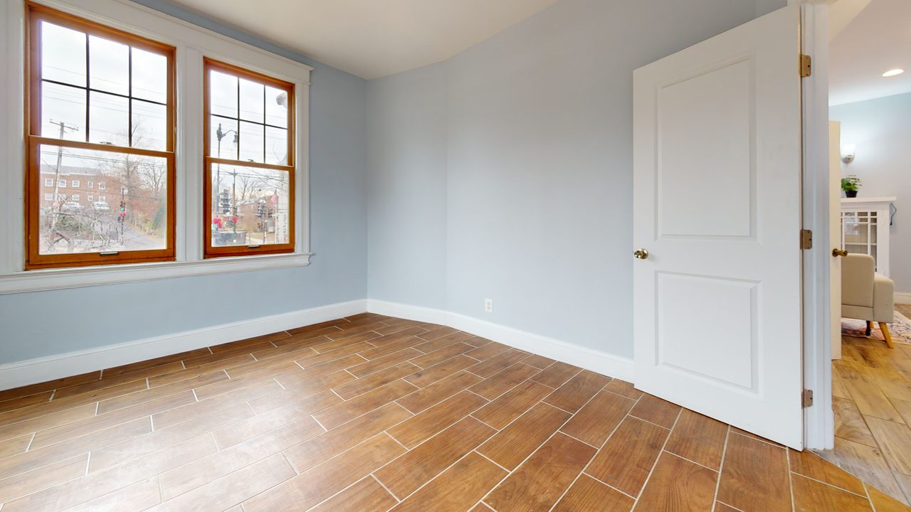#1811: Dupont Park - Queen Bedroom A - 4