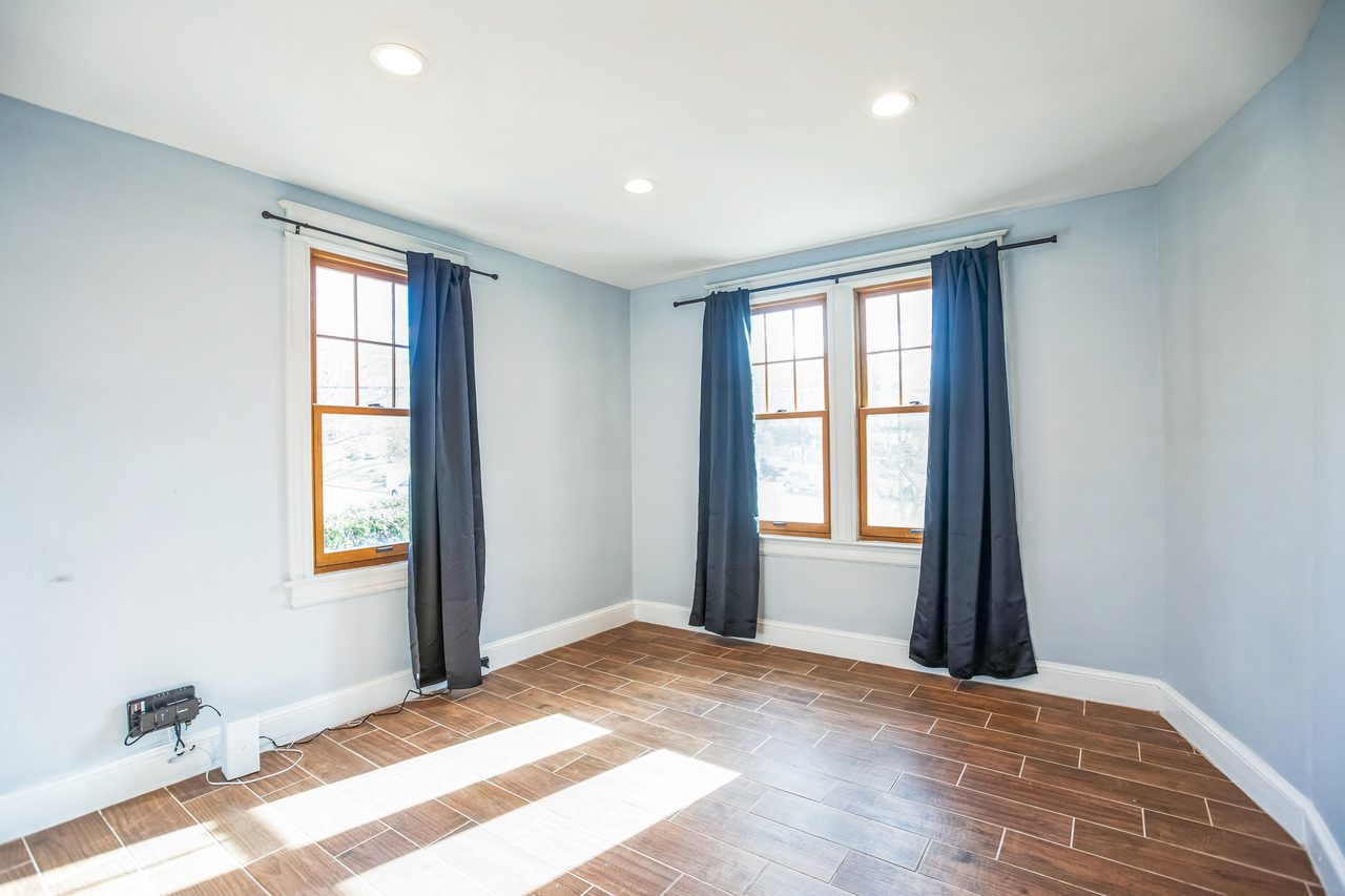 #1811: Dupont Park - Queen Bedroom A - 2