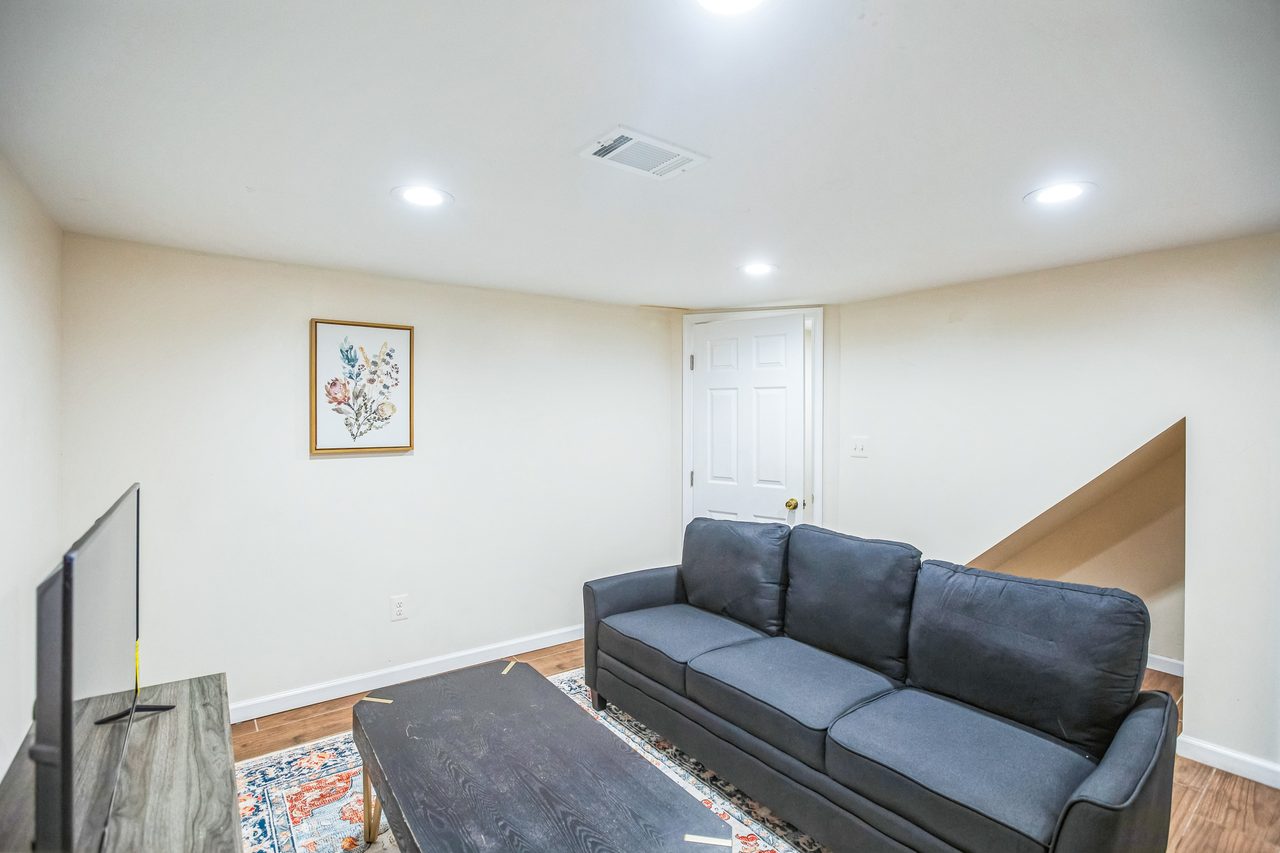 #1811: Dupont Park - Queen Bedroom A - 8
